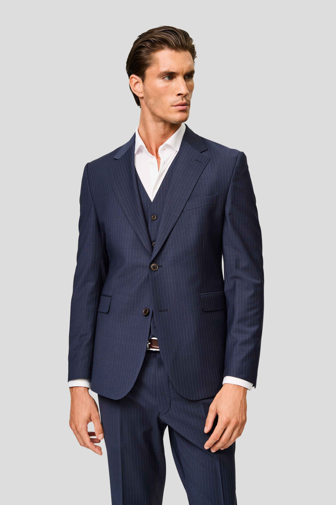 PREMIUM navy three-piece jakkesæt med nålestriber PREMIUM