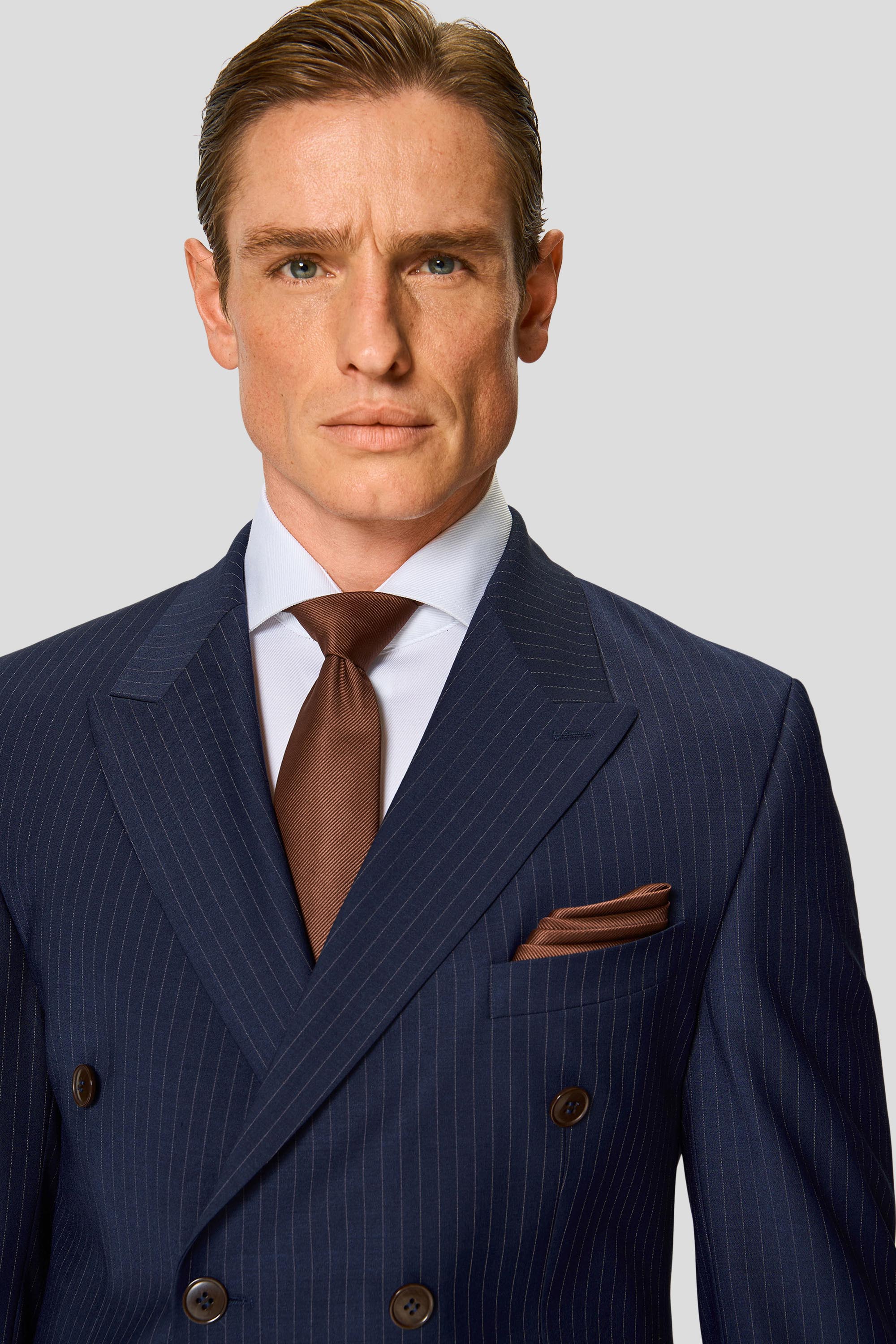 PREMIUM navy dobbeltradet blazer med nålestriber MBO